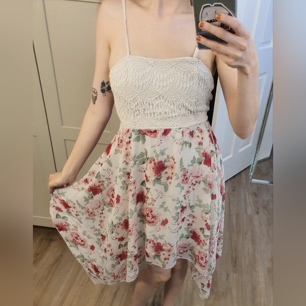 No boundaries size small 3-5 floral spring flowing dress